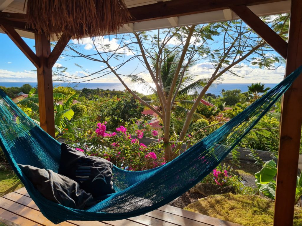 hamac sur la terras vue mer du bungalow